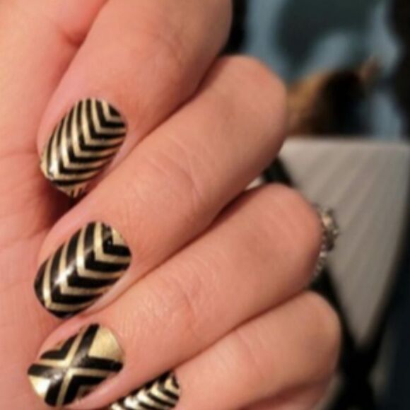 Christmas nailstrip by Color Street-Drop the Ball - Picture 3 of 3